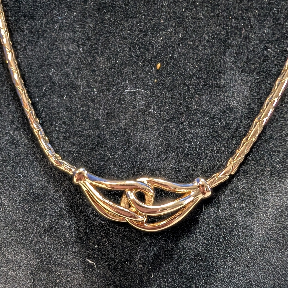Christian Dior Vintage Gold Classic Necklace - Picture 9 of 10